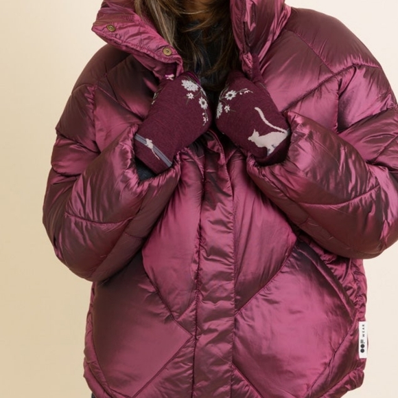 Oofwear Ultra Light Puffy Jacket in Wine Size Medium - Picture 3 of 6